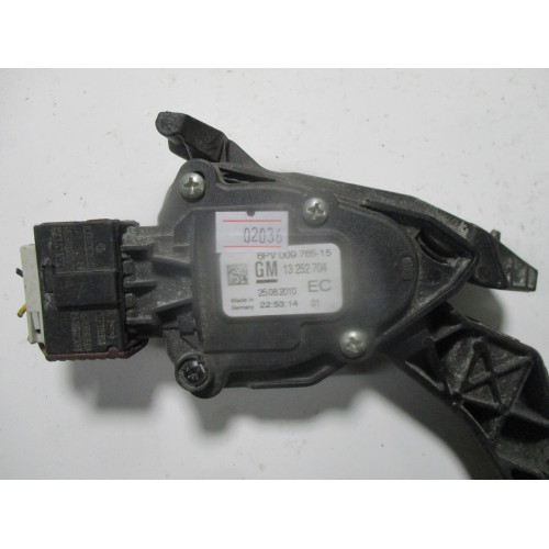 Opel Astra J Gaz Pedalı 13252704