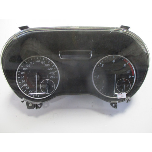 Mercedes B Class W246 Benzinli Kilometre Saati Gösterge Paneli A2469006111 0263681374