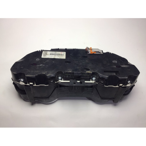 Z Audi A5 Kilometre Saati Gösterge Paneli 8T0920931C