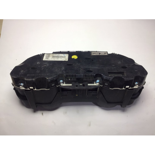 Z Audi A5 1.8 TFSI Kilometre Saati Gösterge Paneli 8T0920931