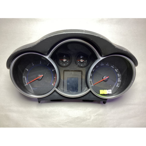 Chevrolet Cruze Otomatik Benzinli Kilometre Saati Gösterge Pnaeli 688014257 94824448