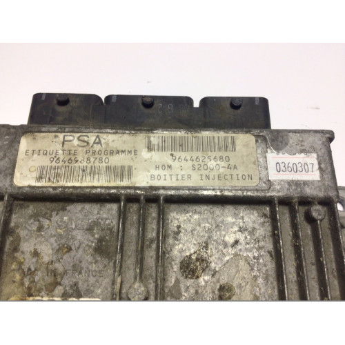 Volkswagen Bora 1.4  Motor Beyni 06A906018EF 0261206324