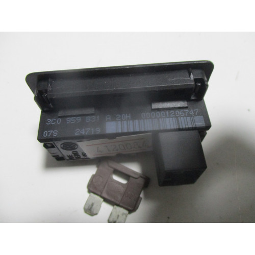 Skoda Octavia SüperB Volkswagen Passat Bagaj Tuşu 3C0959831A