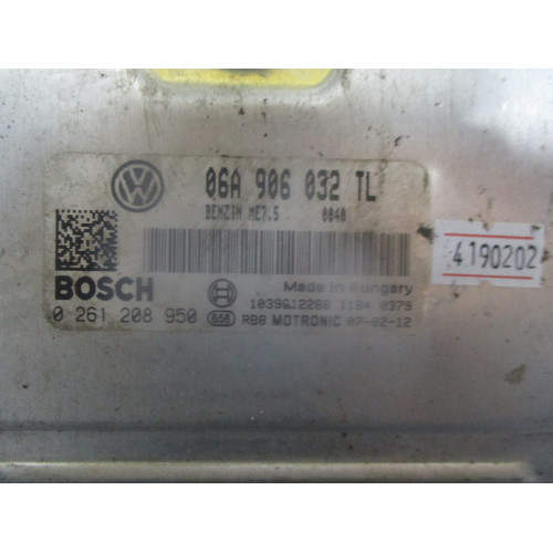 Volkswagen Polo Motor Beyni ME7.5 06A906032TL 0261208950