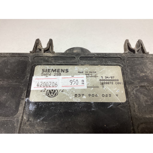 Volkswagen Golf 3 Motor Beyni 037906025T