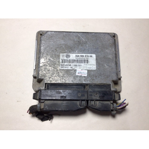 Volkswagen Golf 1.6 Motor Beyni 06A906019AK 5WP441704