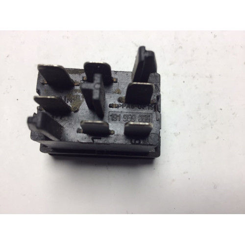 Volkswagen Golf Cam Açma Düğmesi 191959855