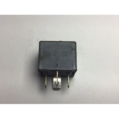Volkswagen Audi Skoda Röle 141951253B 20240072