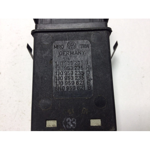 Volkswagen Golf 4 Bora Dörtlü Flaşör Düğmesi 1J0953235J 1J0953235H 1J0953235D