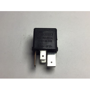 Volkswagen Audi 460 Siyah Röle V23134-J52-X430 1K0951253A