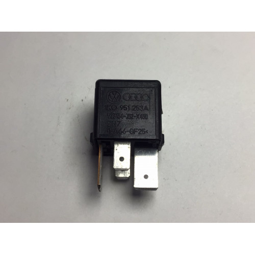 Volkswagen Audi 460 Siyah Röle V23134-J52-X430 1K0951253A