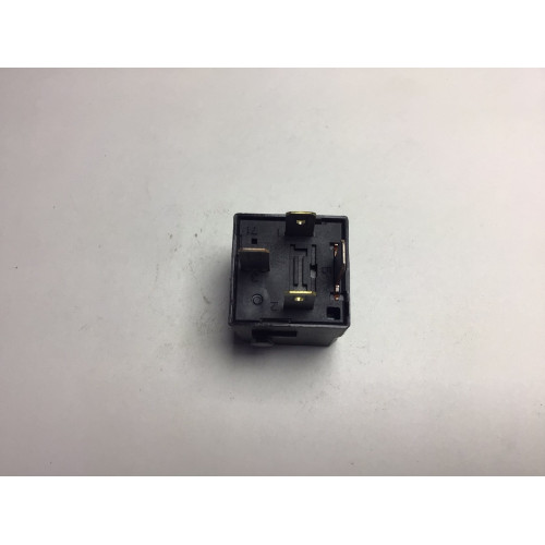 Volkswagen Golf Jetta Passat Touareg Audi A6 Çok Amaçlı Röle 4H0951253A