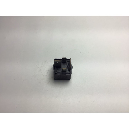 Volkswagen Audi 460 Siyah Röle V23134-J52-X430 1K0951253A