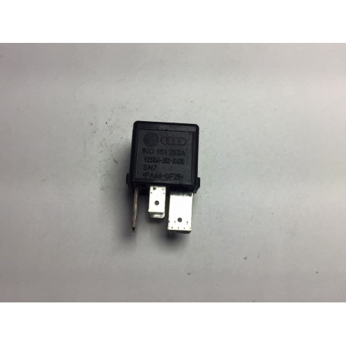 Volkswagen Audi 460 Siyah Röle V23134-J52-X430 1K0951253A