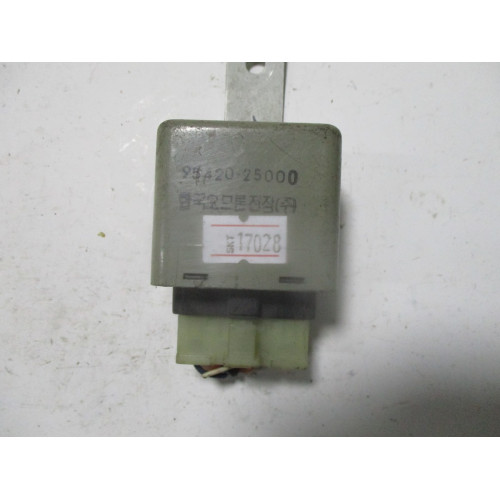 Hyundai Accent Silecek Zamanlama Rölesi 9542033000 95420-25000