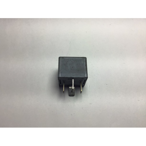 Volkswagen Audi Skoda Röle 141951253B 20240072