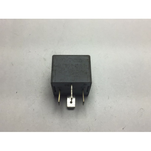 Volkswagen Audi Skoda Röle 141951253B 20240072