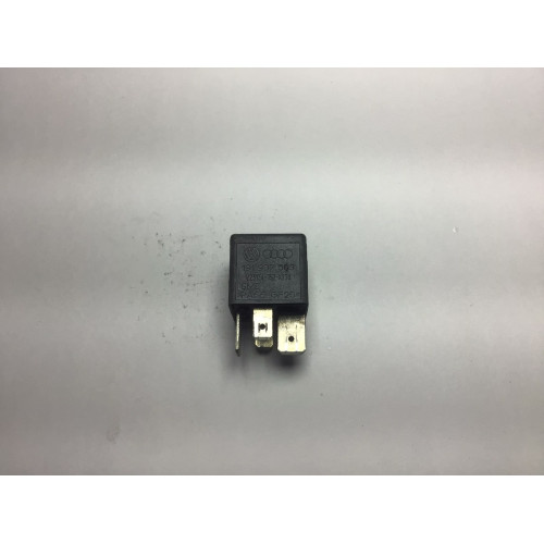 Audi Volkswagen Sharan Seat Ibiza Skoda Fabia Octavia Röle V23134-J52-X228 191937503
