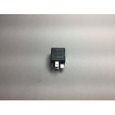 Audi A4 S4 Röle V23134-B52-X301 8D0951253A