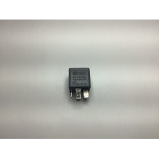 Audi A4 S4 Röle V23134-B52-X301 8D0951253A