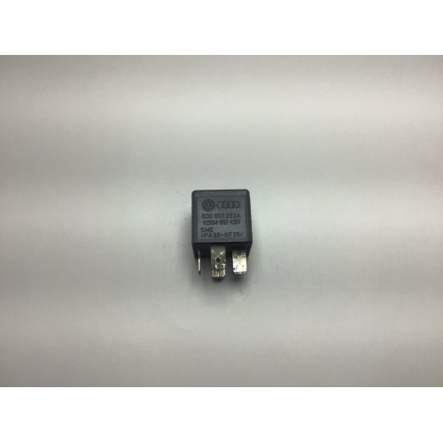 Audi A4 S4 Röle V23134-B52-X301 8D0951253A