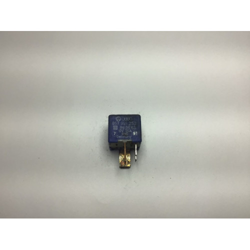 Volkswagen Audi Seat Skoda Yakıt Pompa Rölesi 857951253 899663