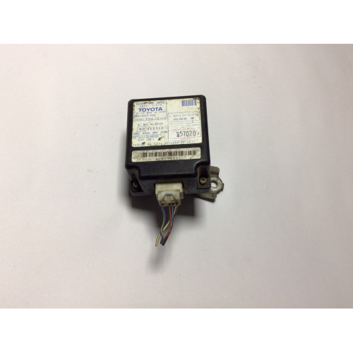Toyota Yaris Merkezi Kilit Beyni 619825-000