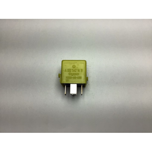 Mercedes Çok Amaçlı Sarı Röle A0025421419 V23134-A52-X335