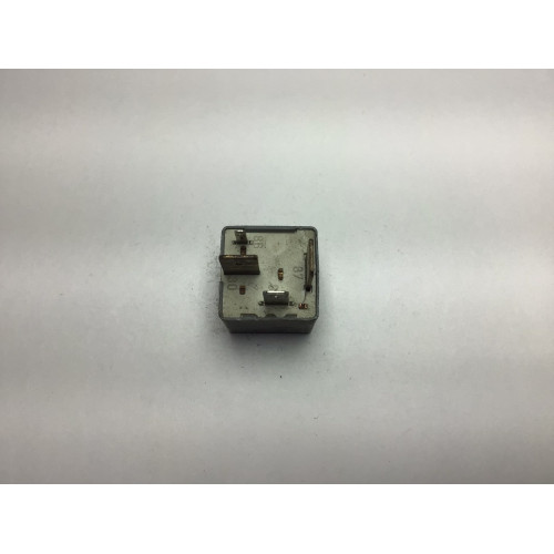 Volkswagen Audi Seat Skoda Röle 22205007 171906383