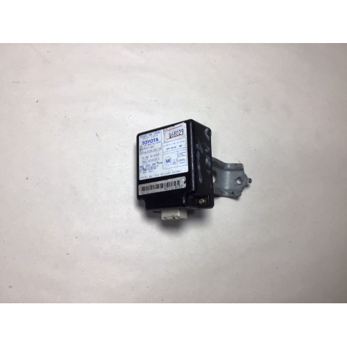 Toyota Yaris Merkezi Kilit Beyni 619825-000 89741-52020