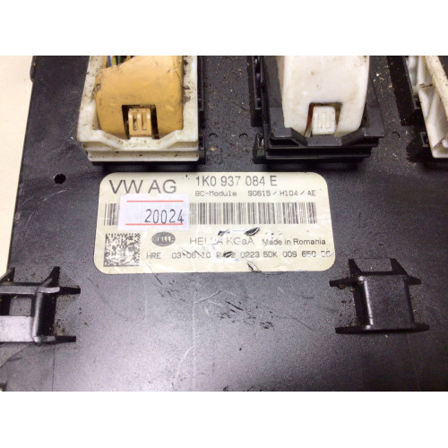 Volkswagen Golf BCM Merkezi Kontrol Modülü 1K0937084E