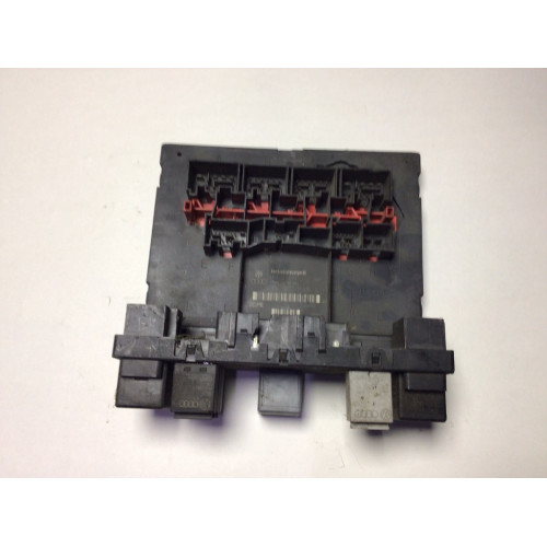 Volkswagen Passat B6 Sigorta Body Beyni 3C0937049AJ