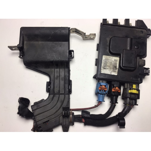 Renault Megane 3 Fluence Akü Kutup Başı Kesme Kutusu 243800011R